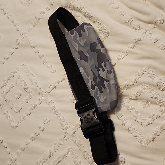 Oak and Reed Grey Camo belt bag - Picture 3 of 4